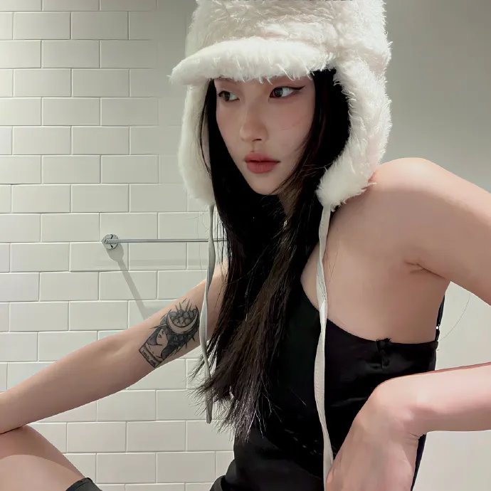 穿条纹衣的男孩